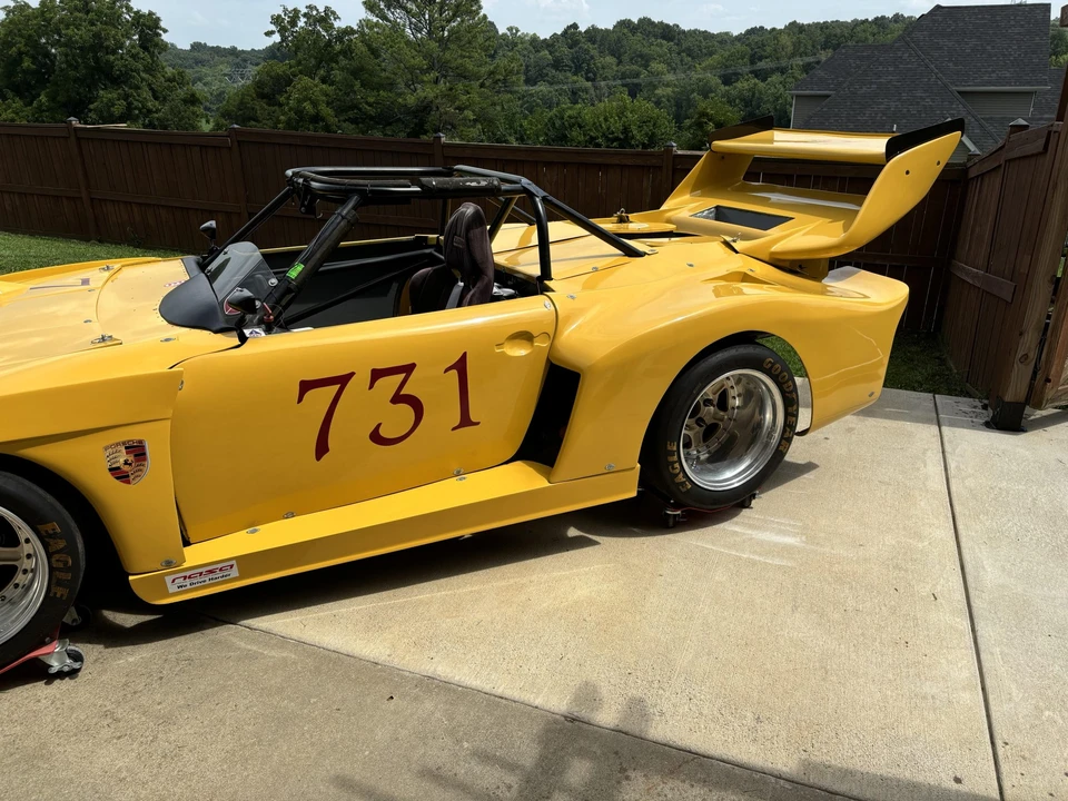 Porsche 911 T F-Body LWB - Image 16 of 31