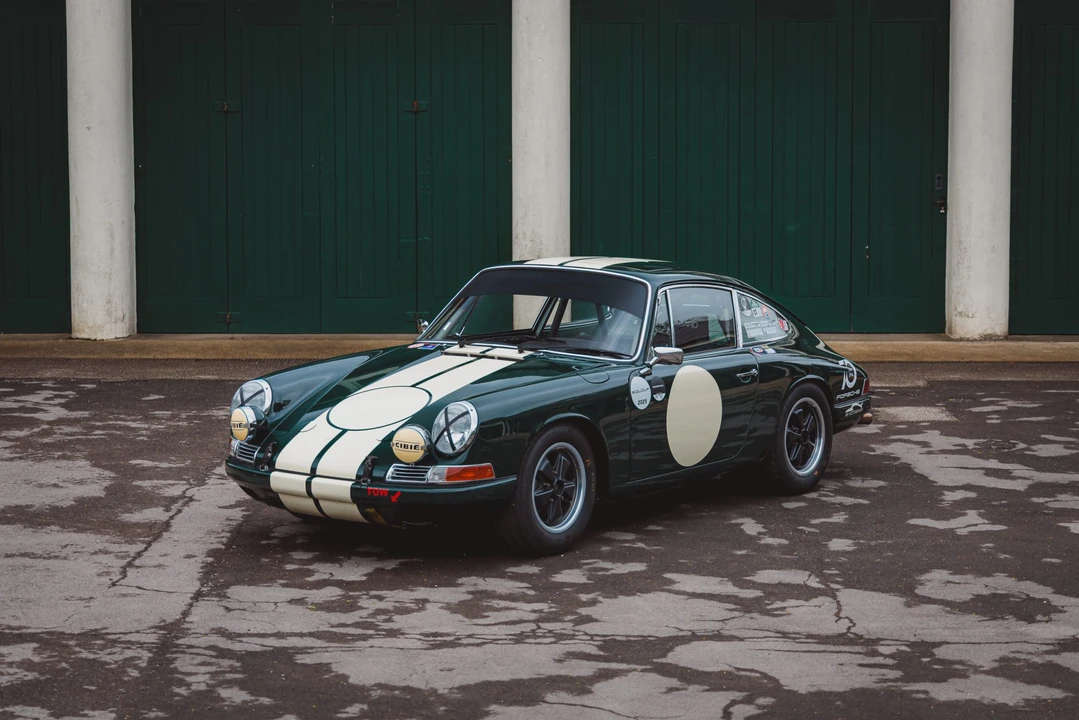 Porsche 911 F-Body SWB - Image 9 of 31