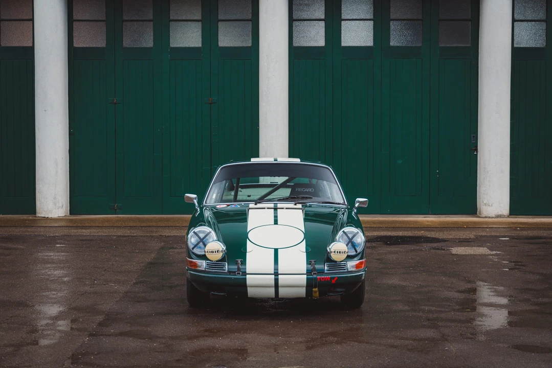 Porsche 911 F-Body SWB - Image 11 of 31
