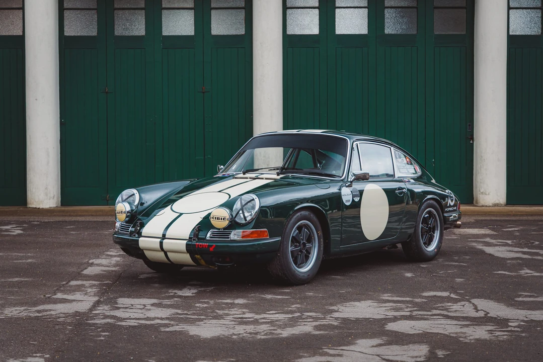 Porsche 911 F-Body SWB - Image 7 of 31