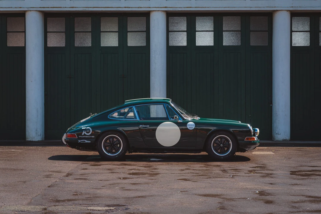 Porsche 911 F-Body SWB - Image 24 of 31