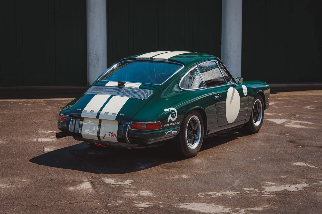 Porsche 911 F-Body SWB - Image 30 of 31