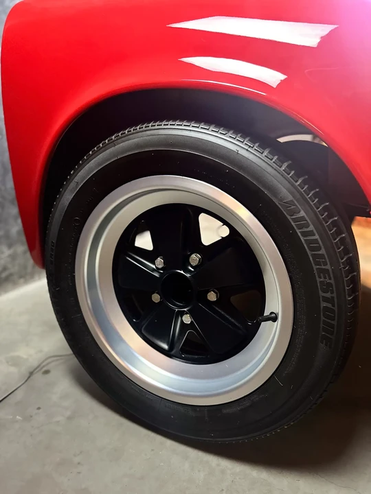 Porsche 911 - Image 24 of 31