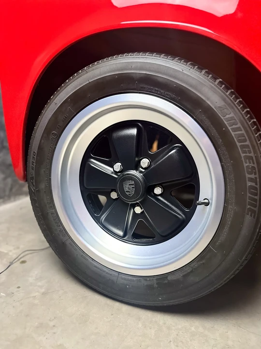 Porsche 911 - Image 27 of 31
