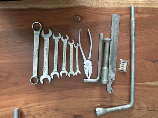 Parts & Memorabilia Tools - Image 3 of 5