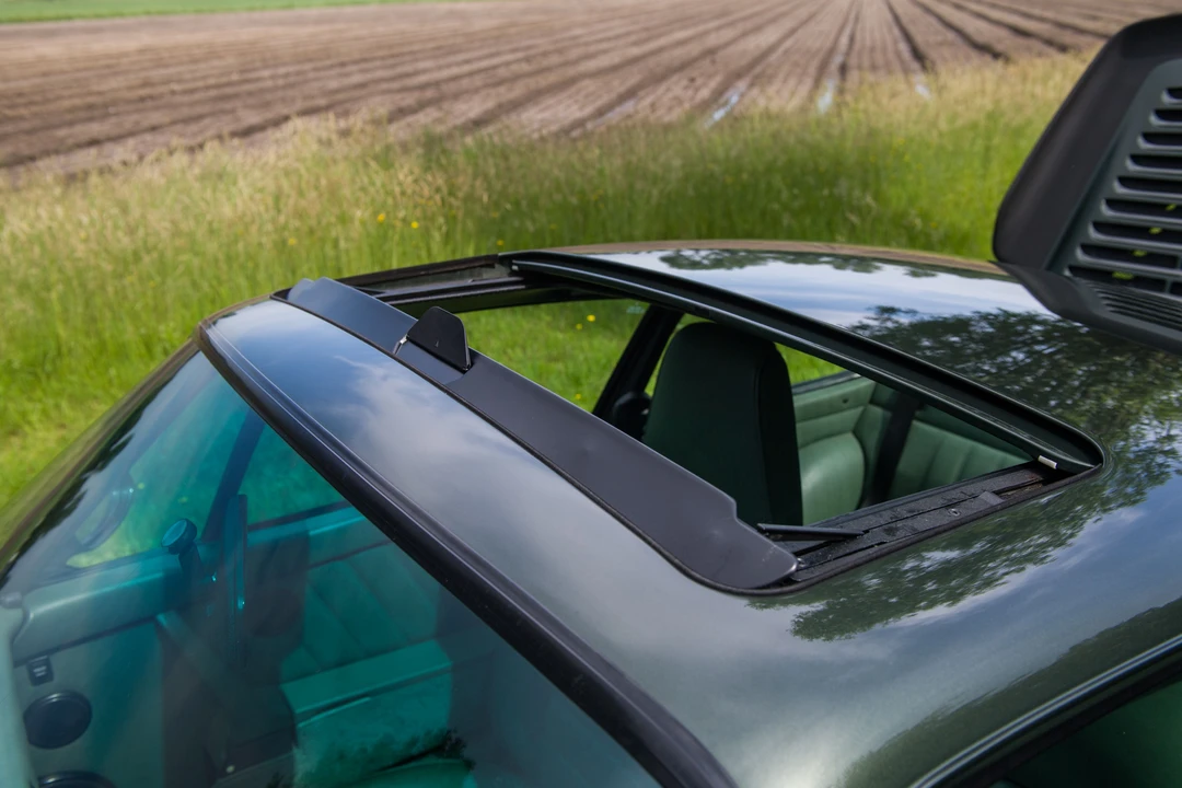 Porsche 964 Turbo - Image 30 of 31