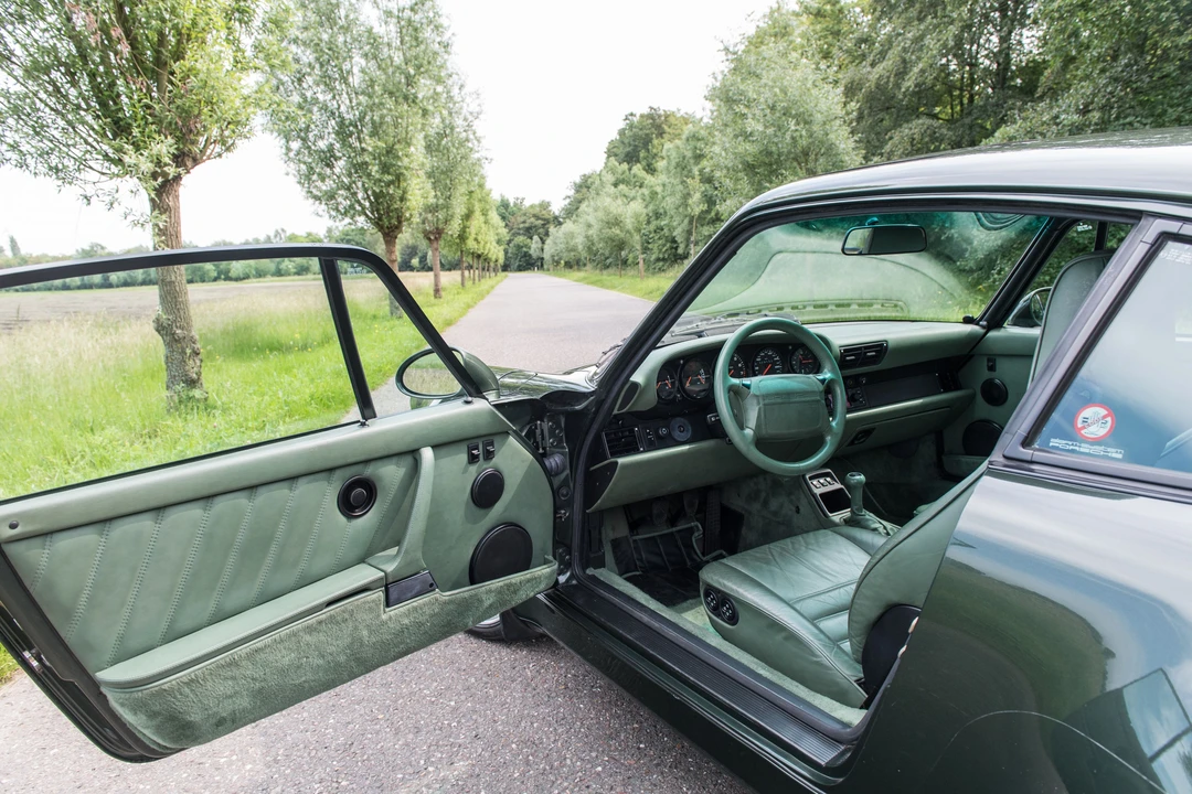Porsche 964 Turbo - Image 24 of 31