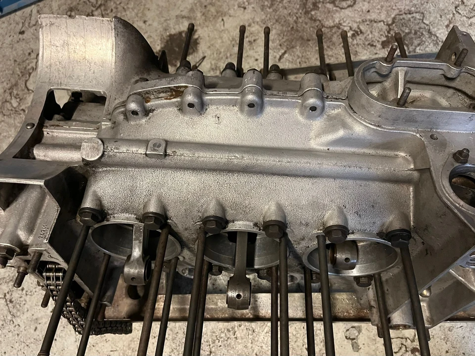 Parts & Memorabilia Engines - Image 17 of 31