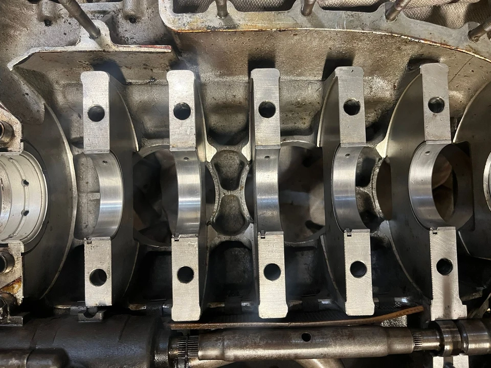 Parts & Memorabilia Engines - Image 15 of 31