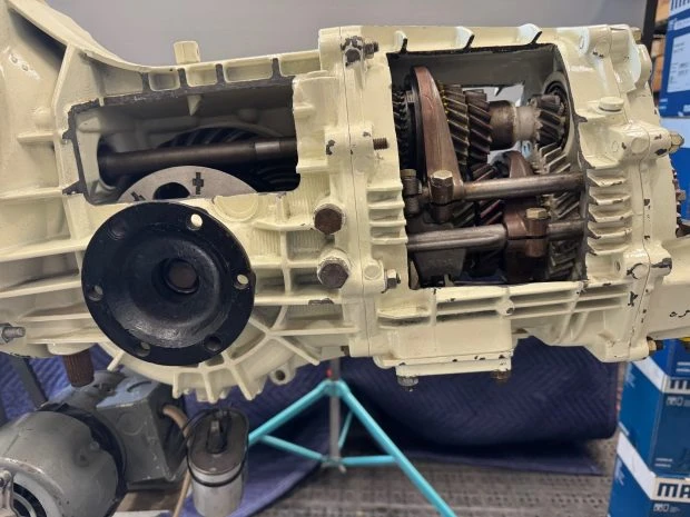 Parts & Memorabilia Gearboxes - Image 2 of 3