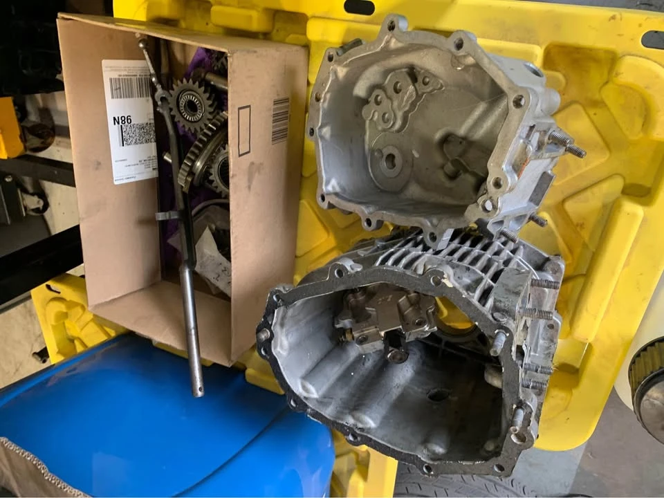 Parts & Memorabilia Gearboxes - Image 3 of 4