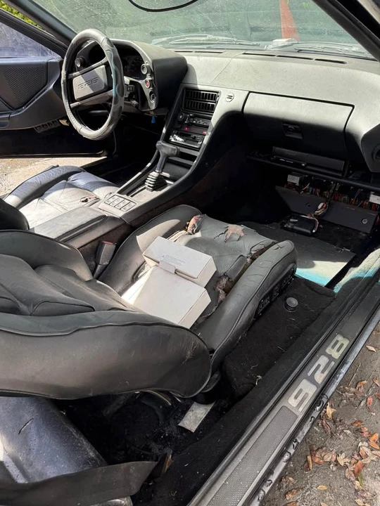 1984 Porsche 928 - Image 2 of 3