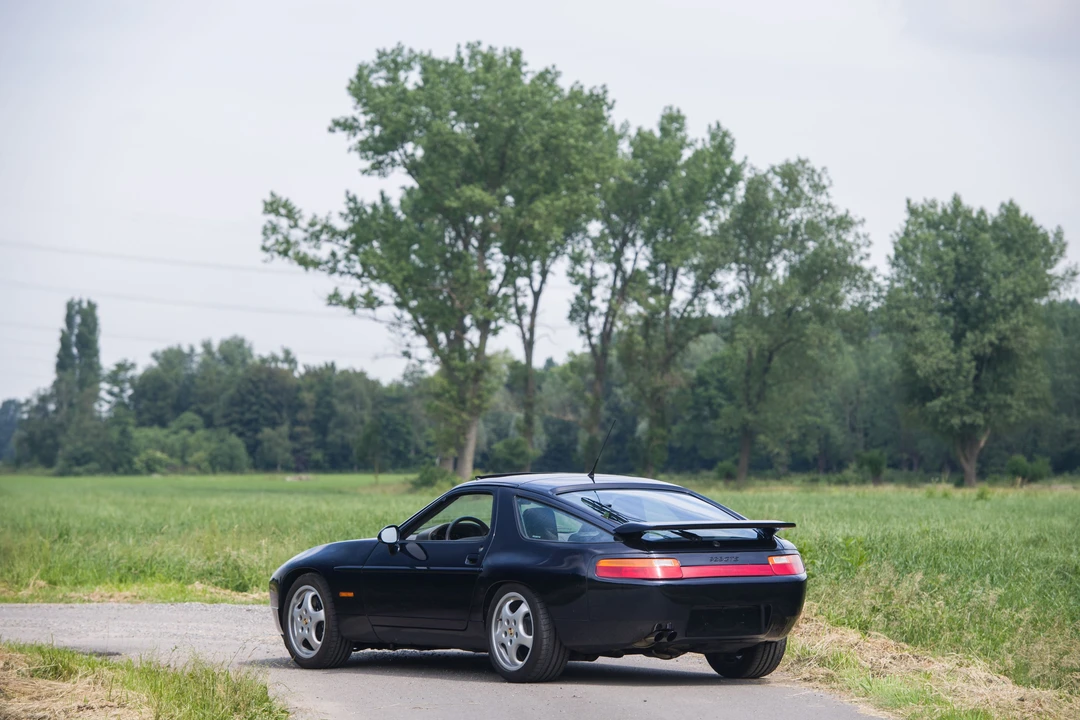 Porsche 928 GTS - Image 25 of 31