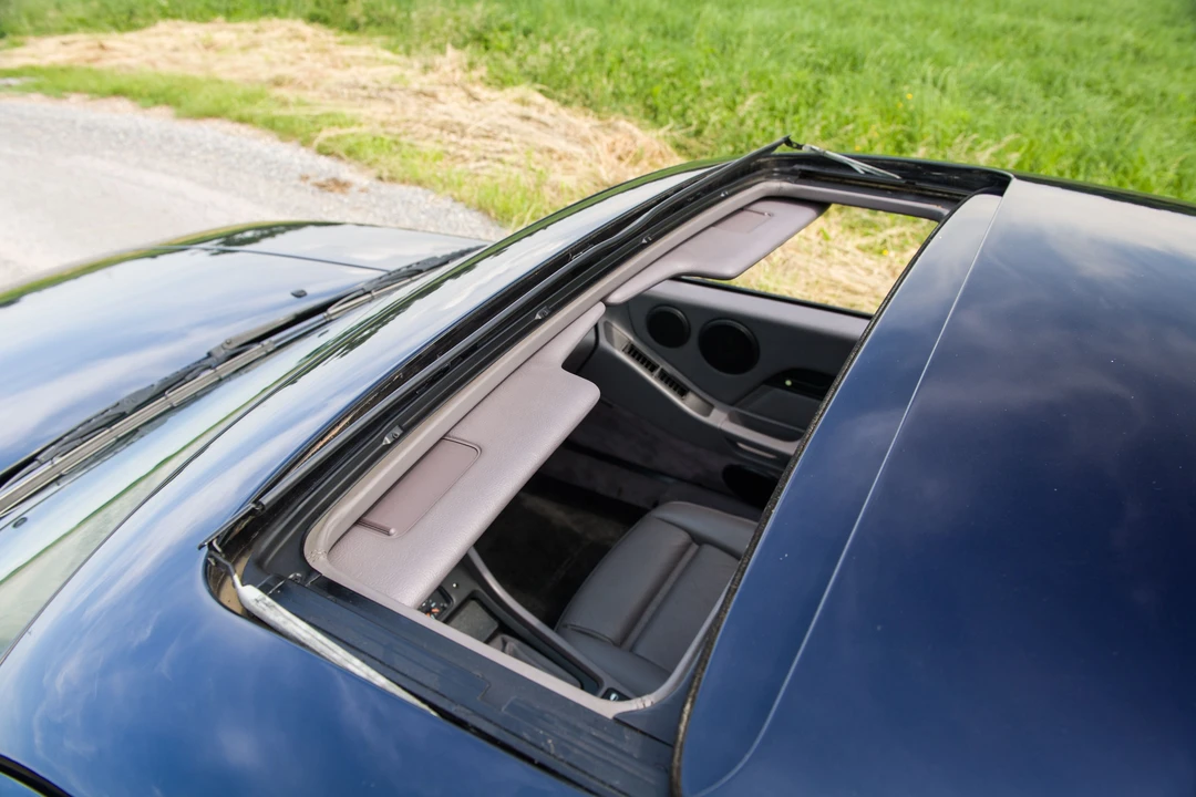 Porsche 928 GTS - Image 9 of 31