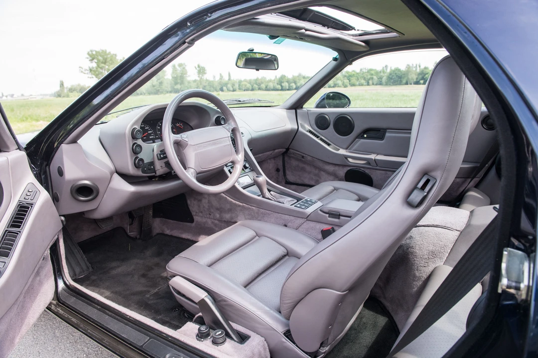 Porsche 928 GTS - Image 29 of 31