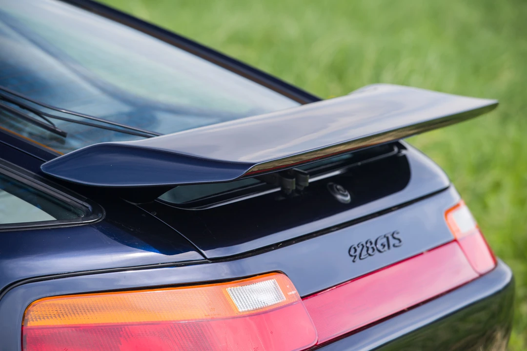 Porsche 928 GTS - Image 8 of 31
