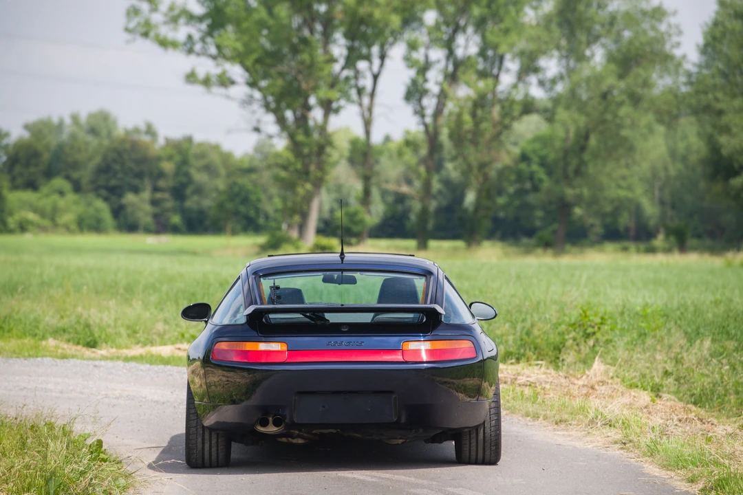 Porsche 928 GTS - Image 15 of 31