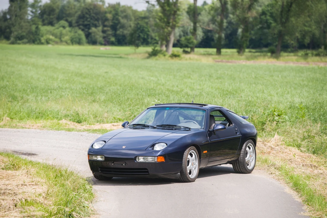 Porsche 928 GTS - Image 21 of 31