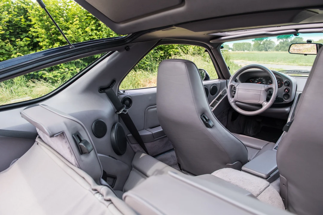 Porsche 928 GTS - Image 13 of 31