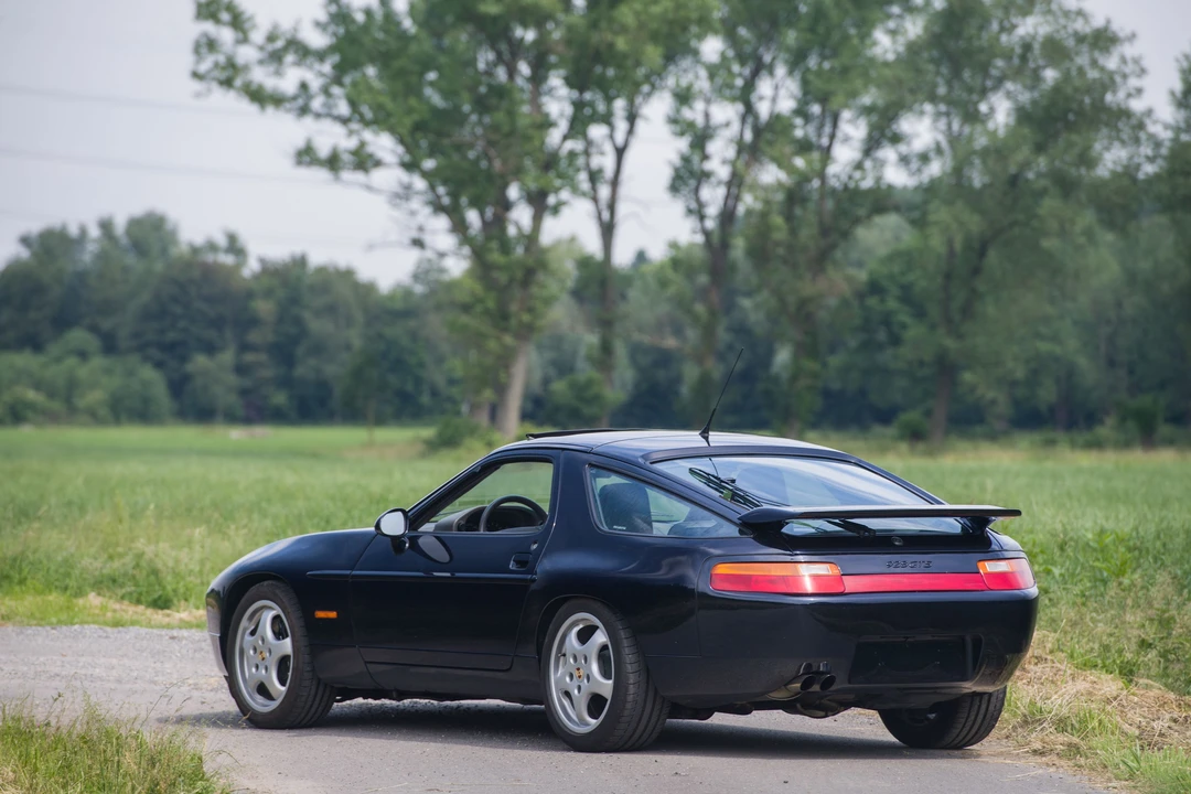 Porsche 928 GTS - Image 24 of 31