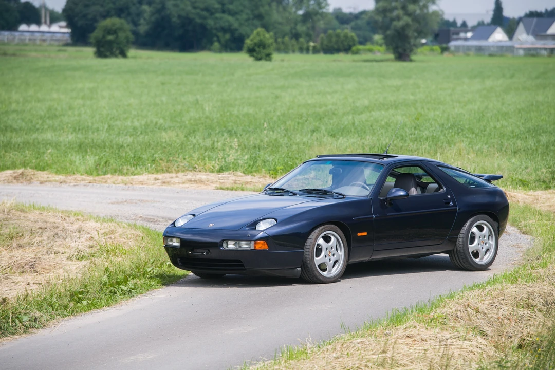 Porsche 928 GTS - Image 23 of 31