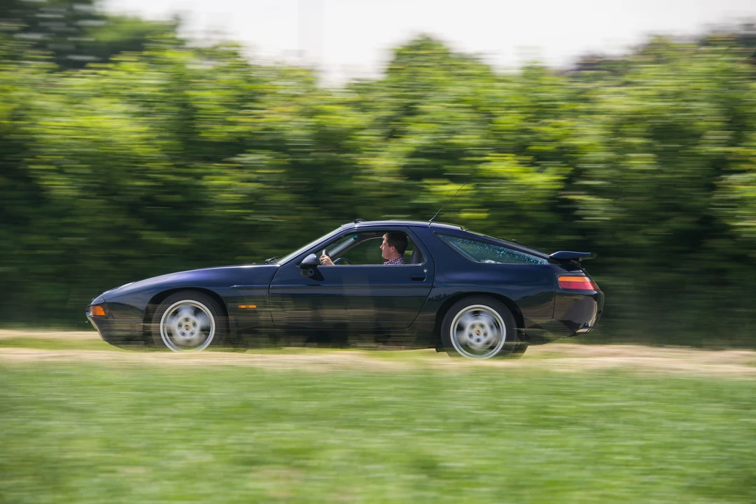 Porsche 928 GTS - Image 20 of 31