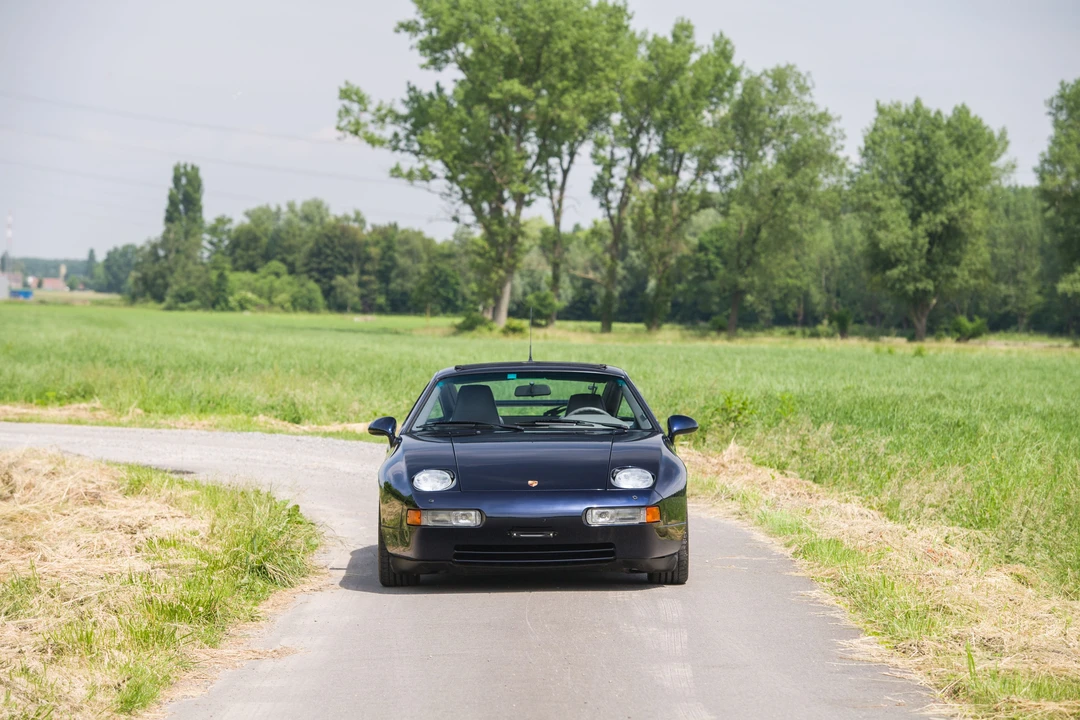 Porsche 928 GTS - Image 26 of 31