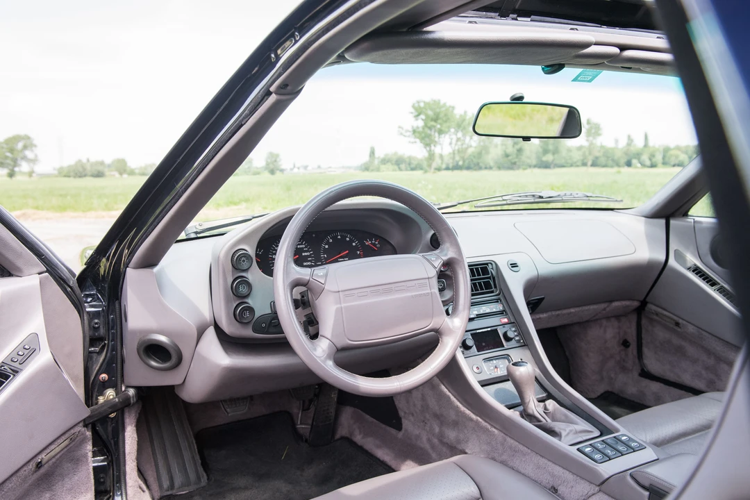 Porsche 928 GTS - Image 14 of 31
