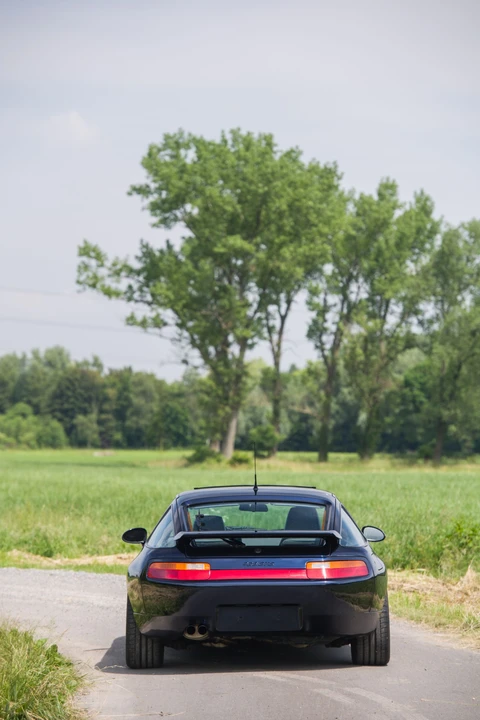 Porsche 928 GTS - Image 28 of 31