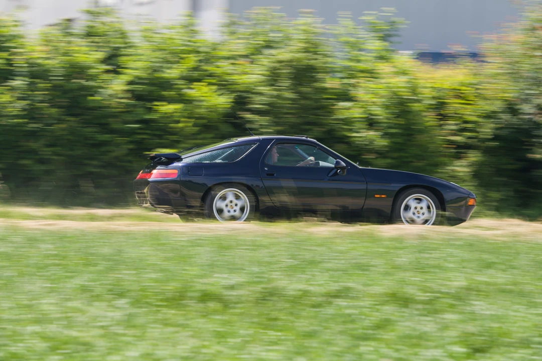 Porsche 928 GTS - Image 16 of 31