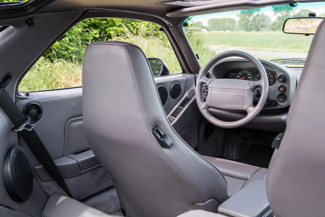 Porsche 928 GTS - Image 30 of 31