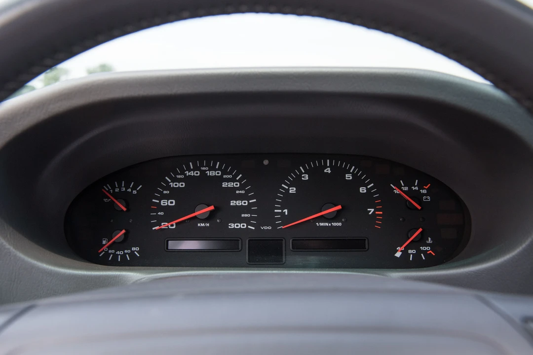 Porsche 928 GTS - Image 10 of 31