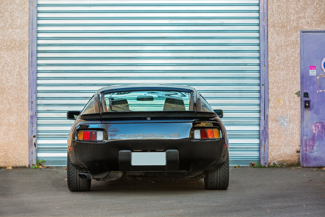 Porsche 928 S - Image 9 of 28