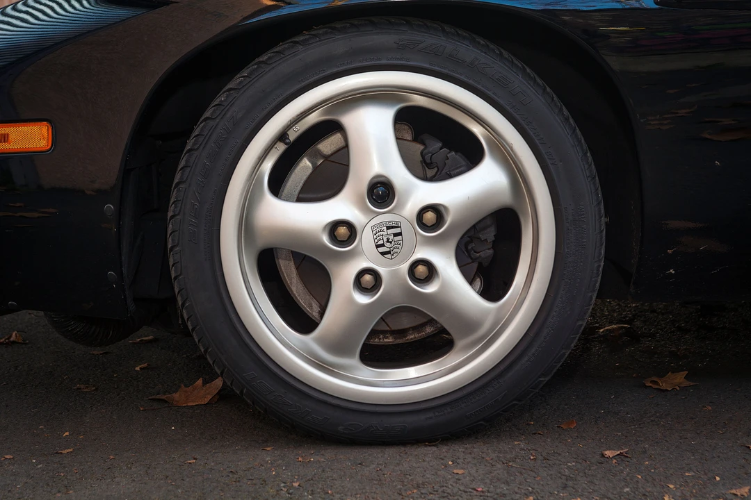 Porsche 928 S - Image 27 of 28