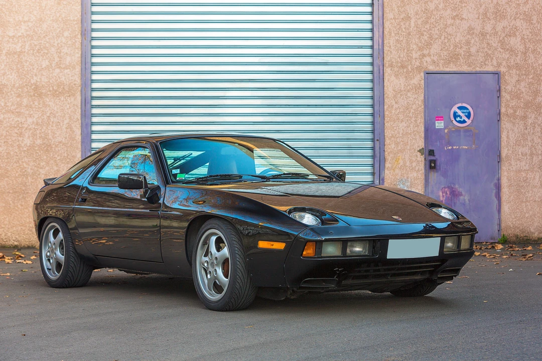 Porsche 928 S - Image 2 of 28
