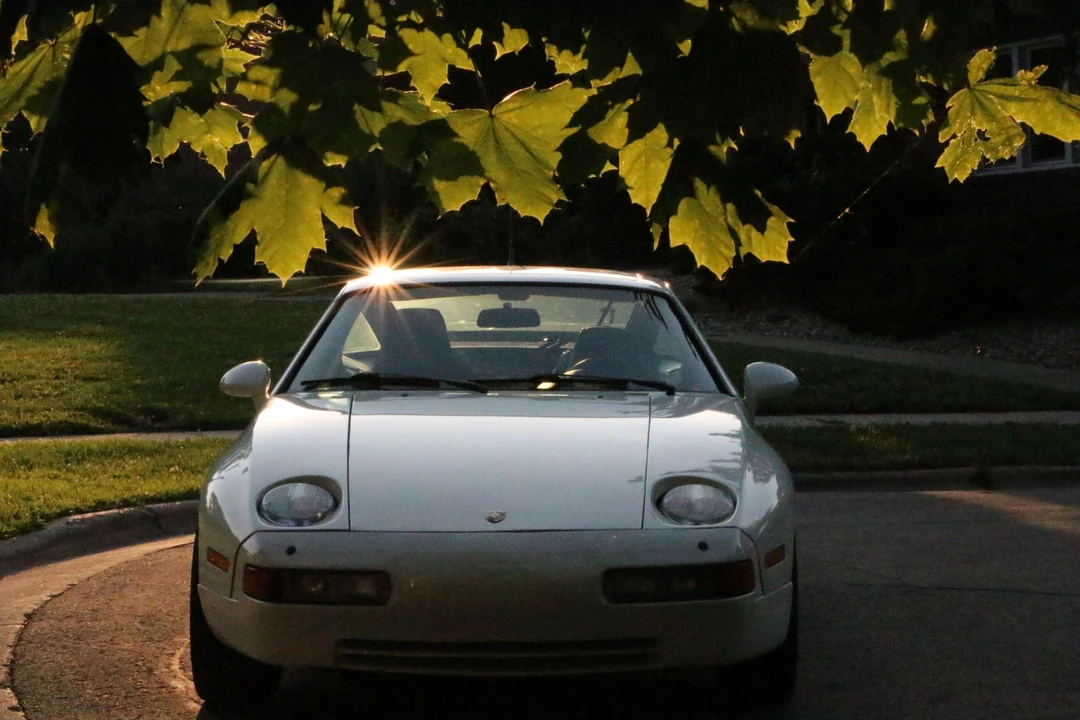1990 Porsche 928 S4 - Image 2 of 31