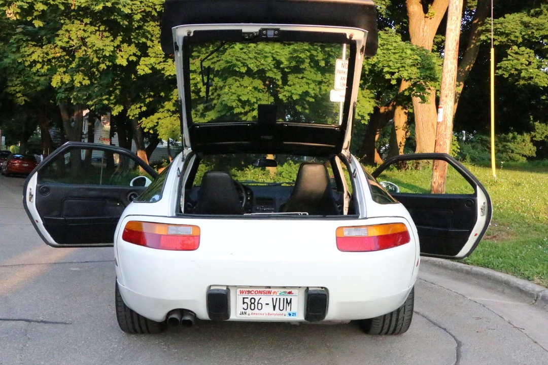 1990 Porsche 928 S4 - Image 11 of 31