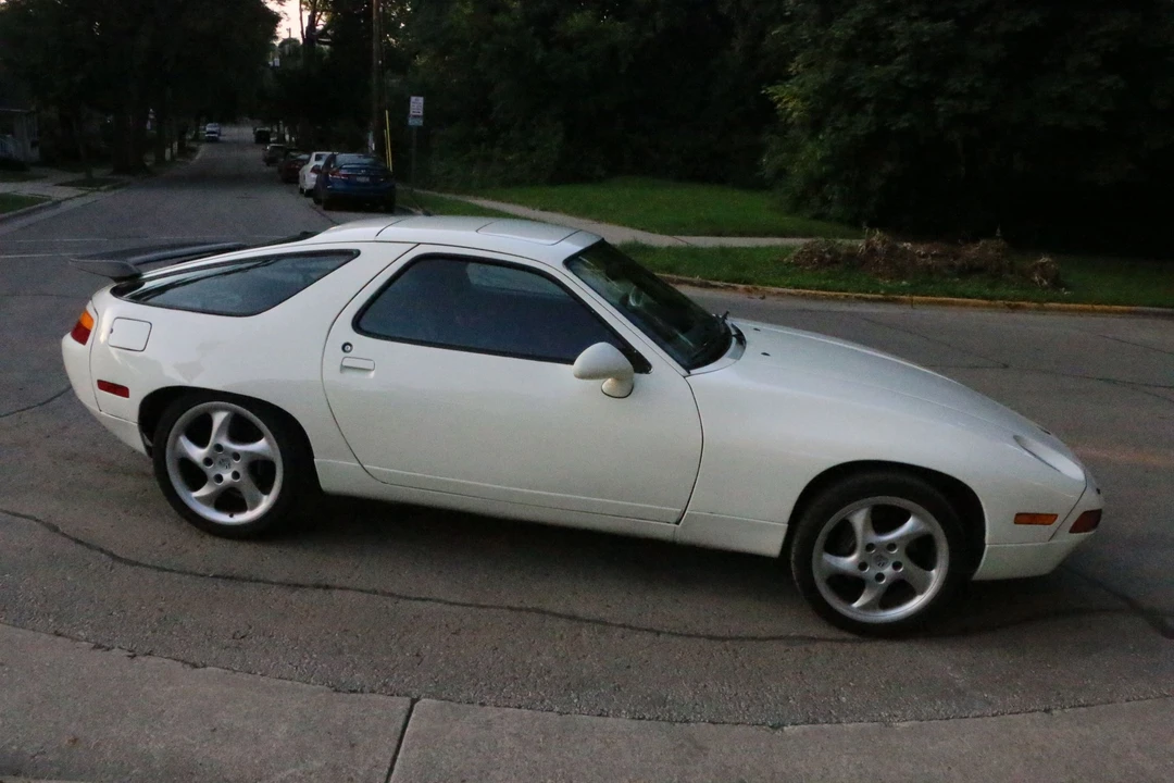 1990 Porsche 928 S4 - Image 13 of 31