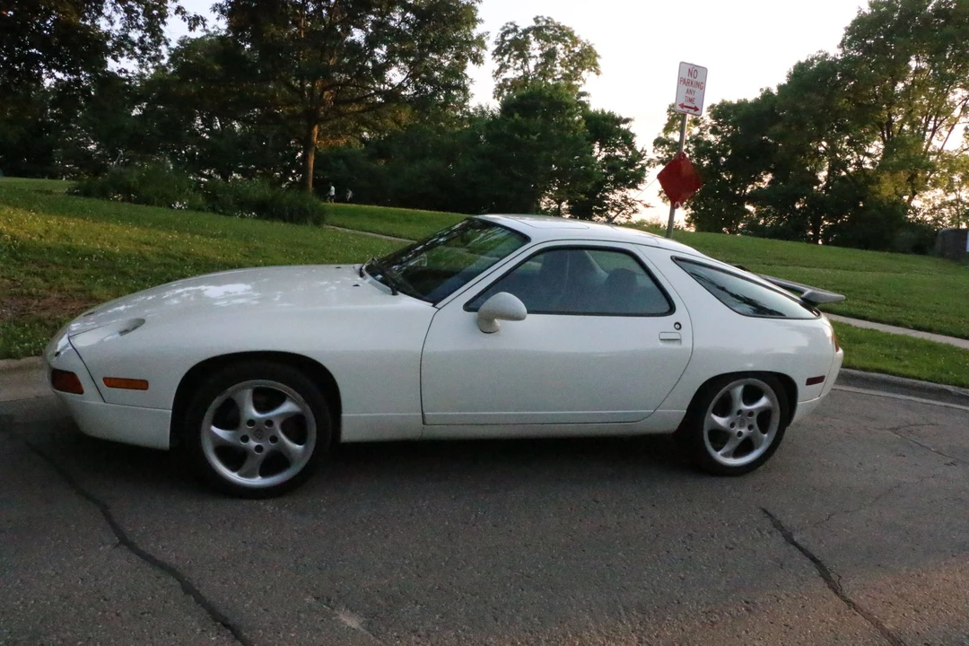 1990 Porsche 928 S4 - Image 6 of 31