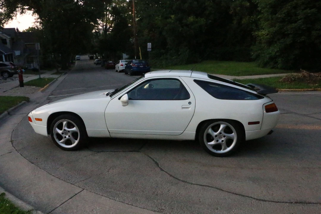 1990 Porsche 928 S4 - Image 12 of 31