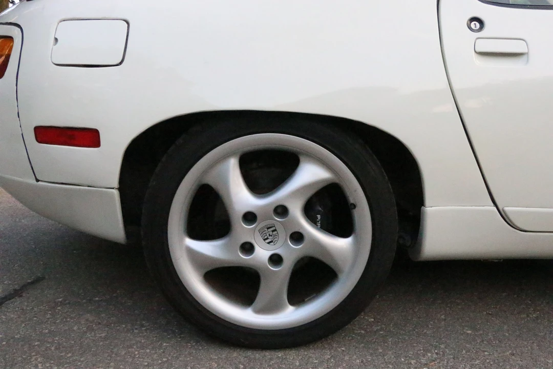 1990 Porsche 928 S4 - Image 19 of 31