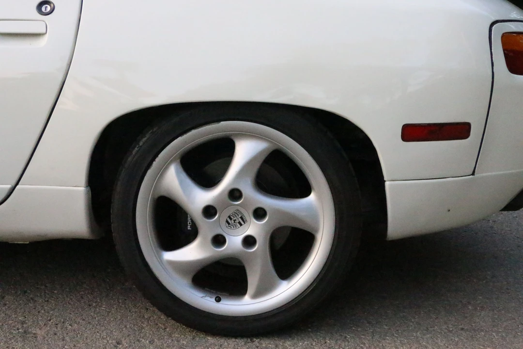 1990 Porsche 928 S4 - Image 18 of 31