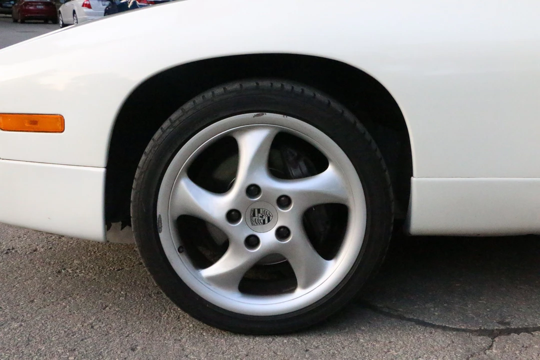1990 Porsche 928 S4 - Image 17 of 31