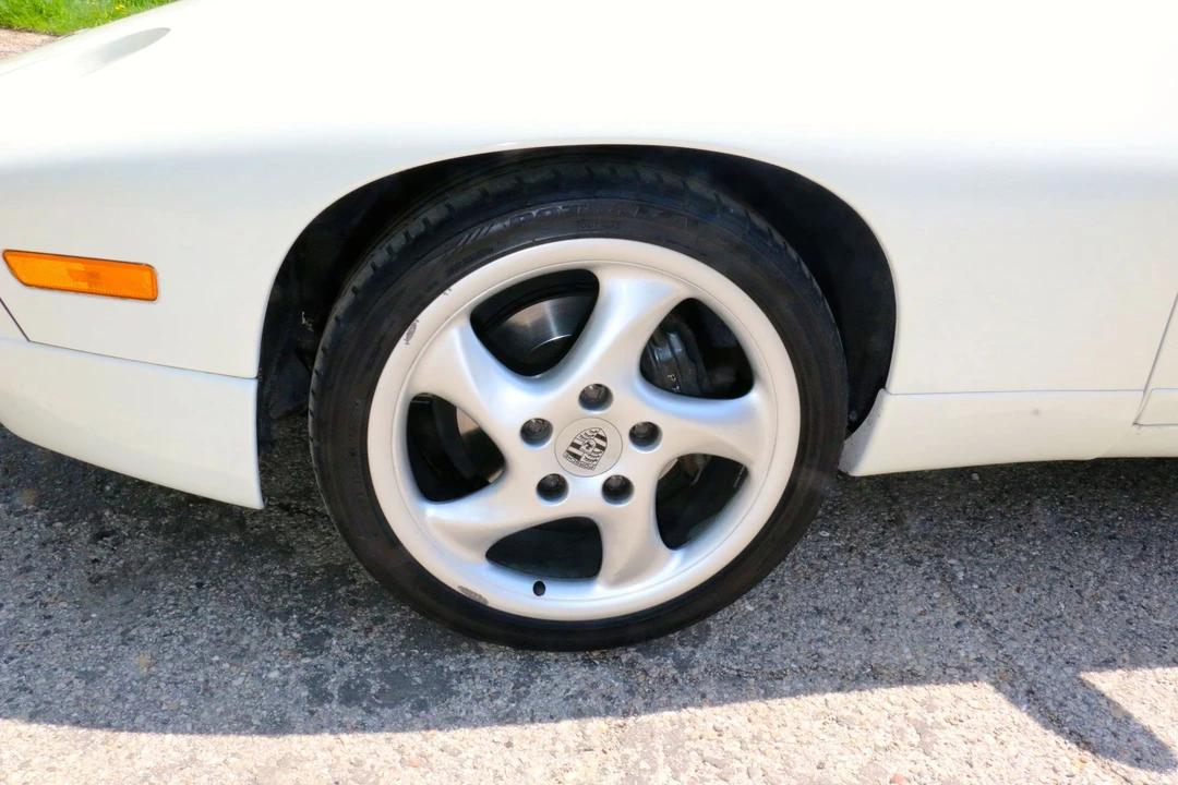 1990 Porsche 928 S4 - Image 12 of 31
