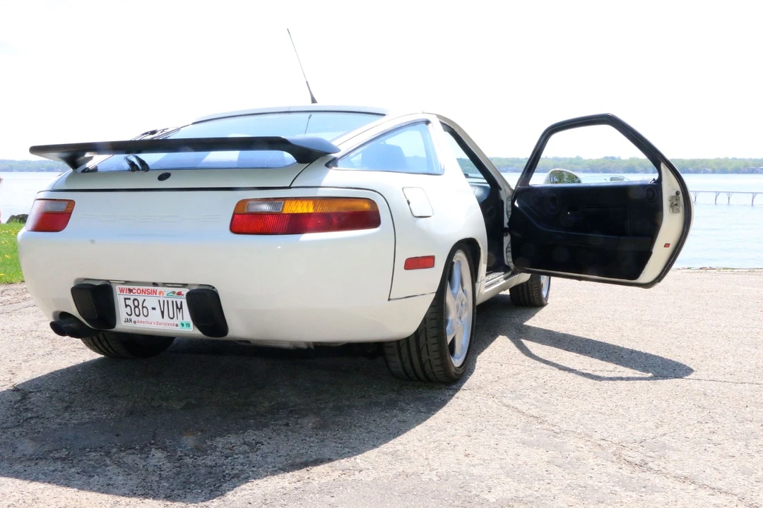 1990 Porsche 928 S4 - Image 9 of 31