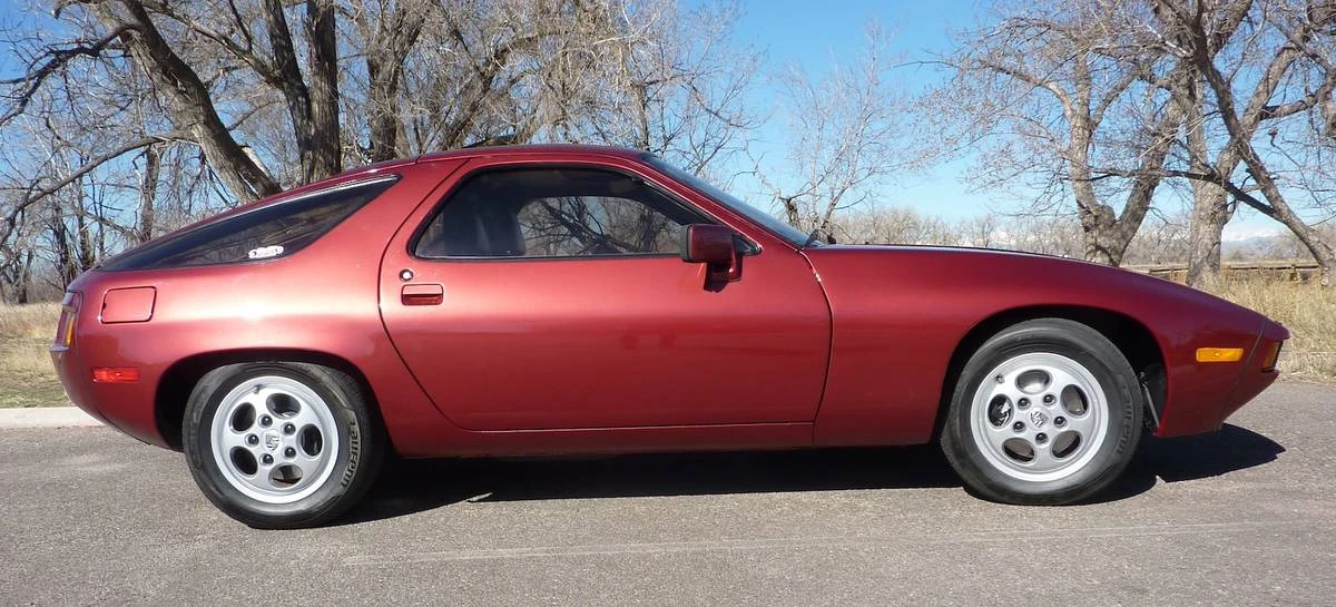 1982 Porsche 928 - Image 3 of 12