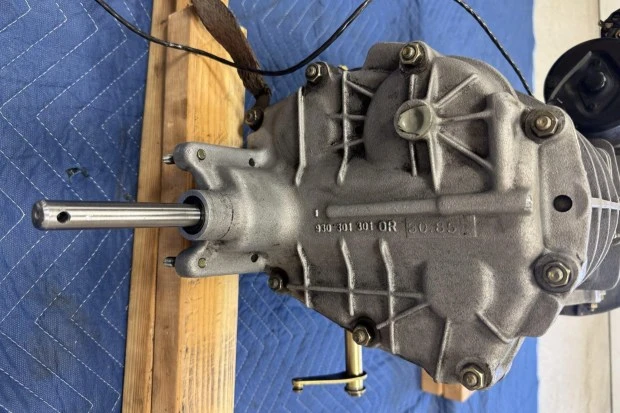 Parts & Memorabilia Gearboxes - Image 4 of 4
