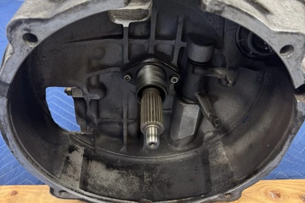 Parts & Memorabilia Gearboxes - Image 2 of 4