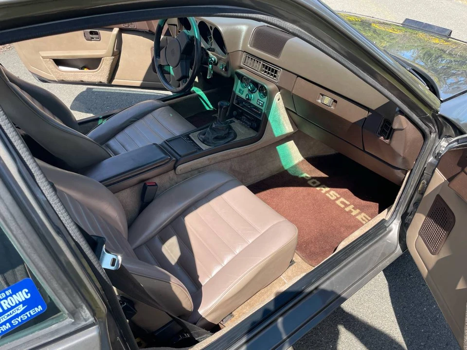1983 Porsche 944 - Image 8 of 16