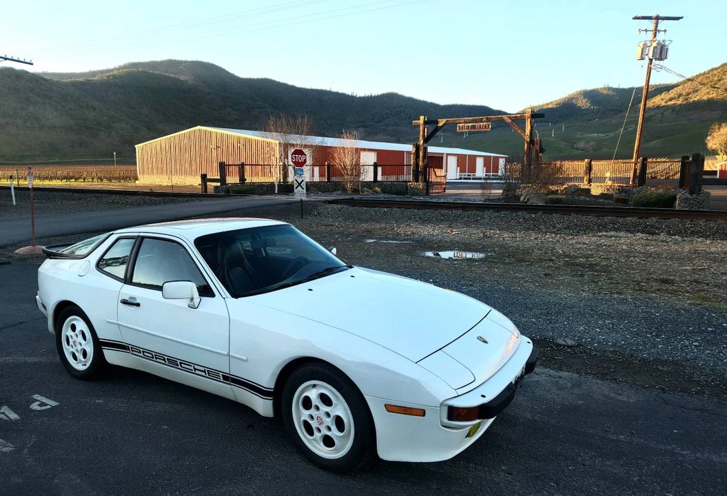 1987 Porsche 944 S - Image 2 of 9